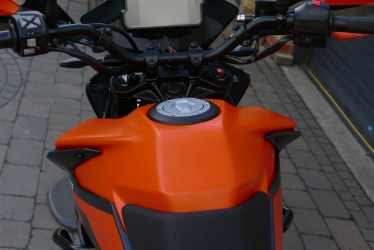 f7002792059-1740689514
