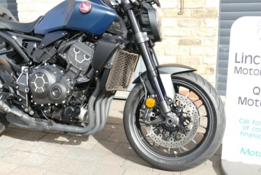 xr1009041-1757576937